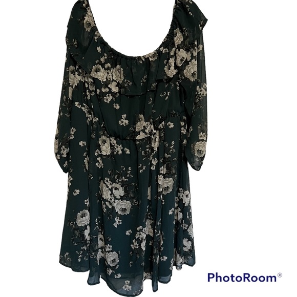 torrid Dresses & Skirts - Size 3 Torrid dress in dark green and flower print